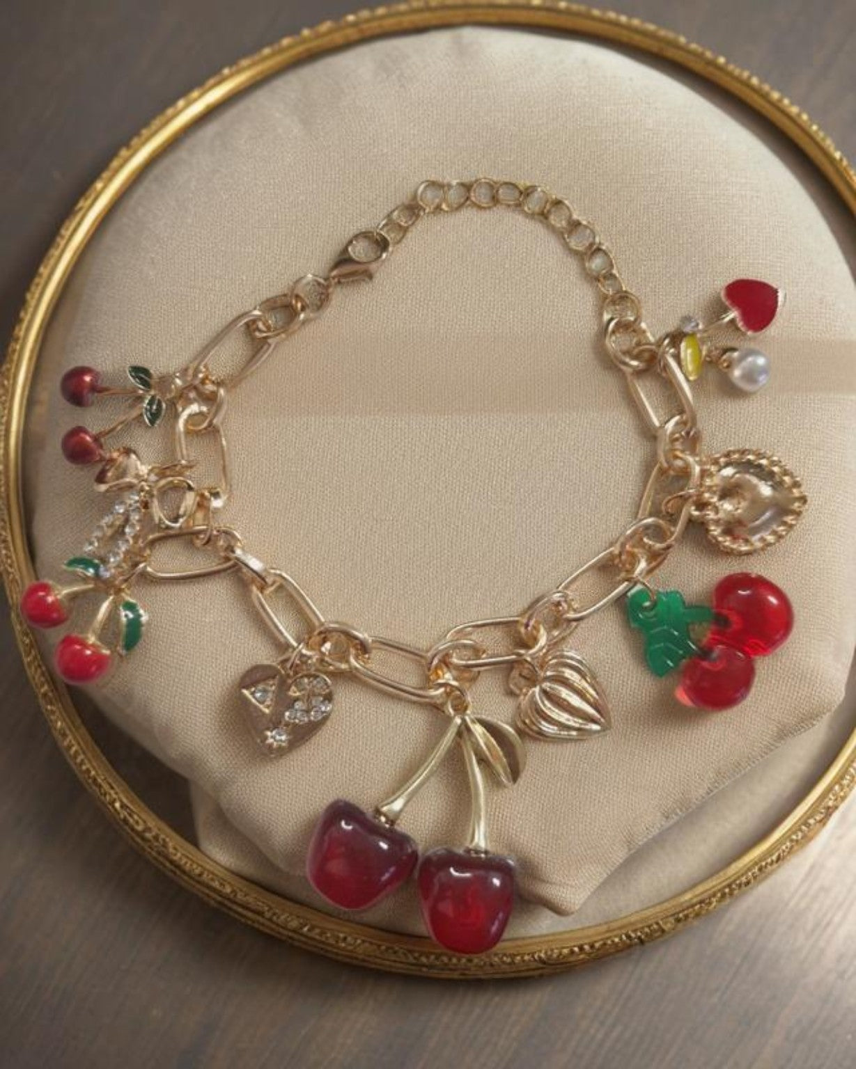🍒Cherry Deluxe Charm Bracelet“ – Vergoldetes Armband mit Kirsch-Anhängern